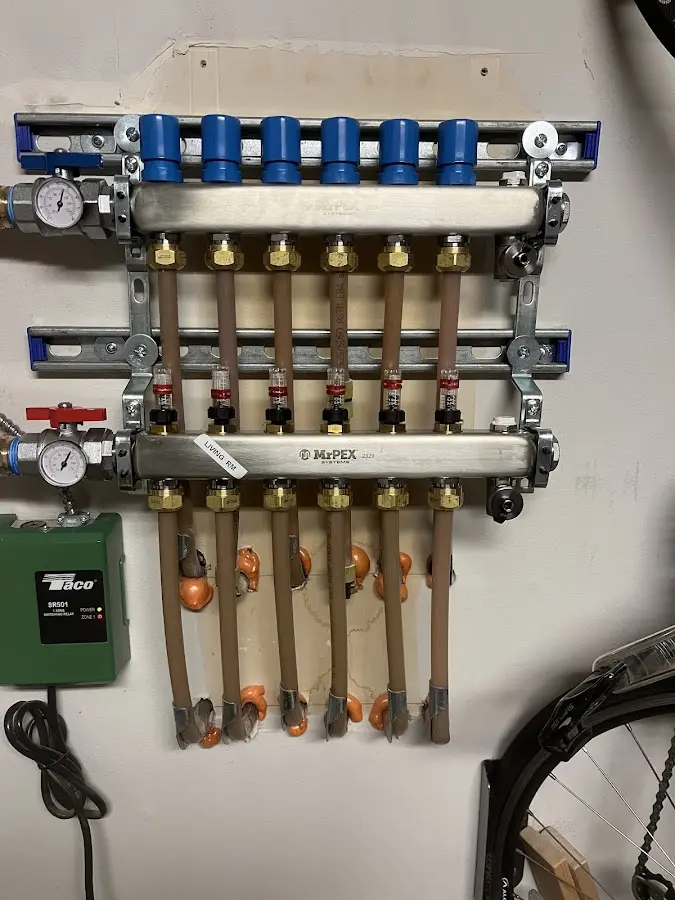Plumber performing Sink Repair at a residential property in Paris